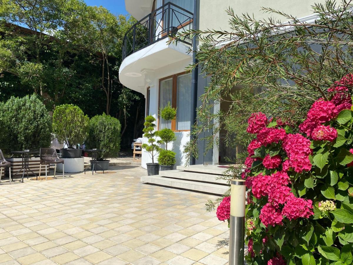 Hotel Golden Gagra Bagian luar foto